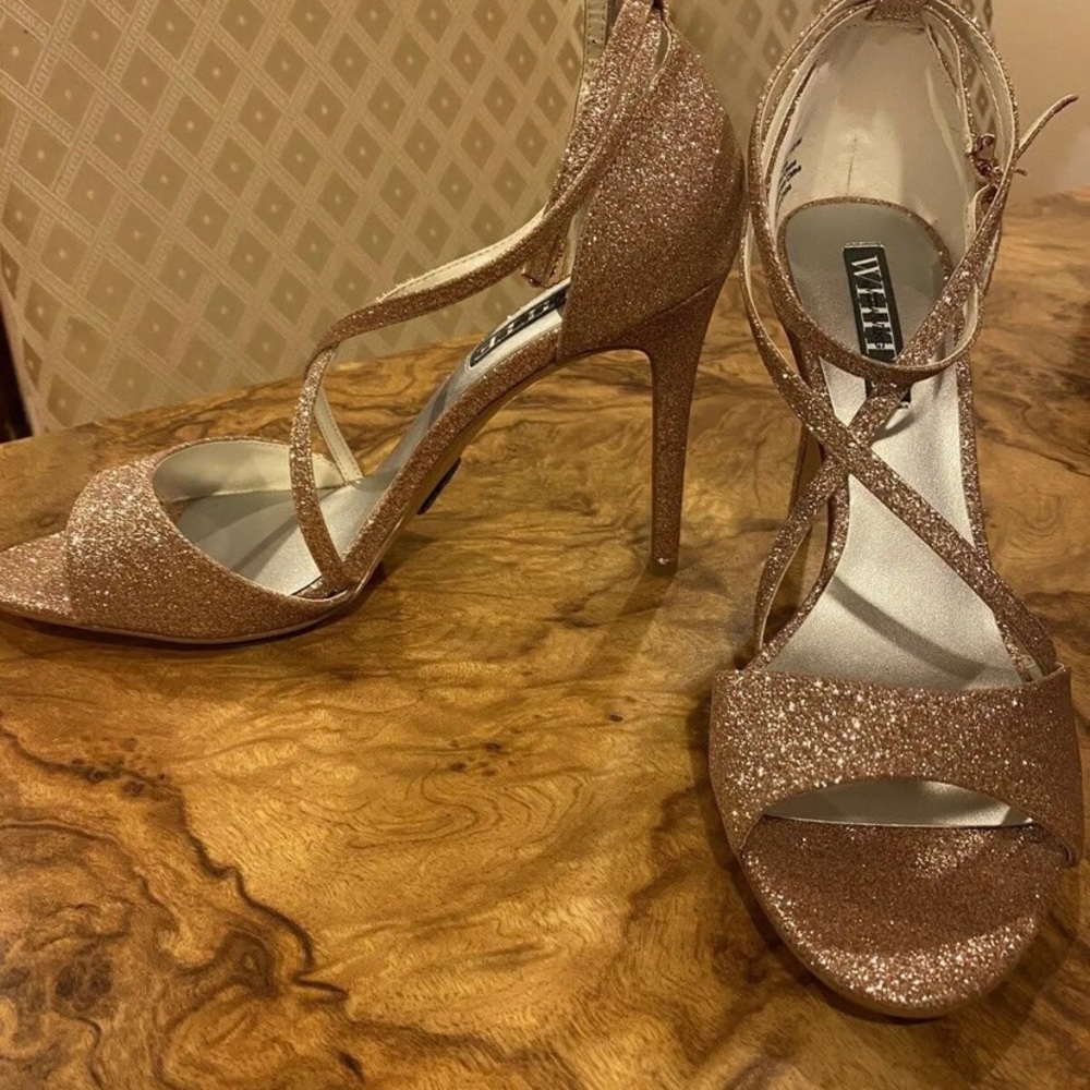 Vera Wang White heels. Size 7